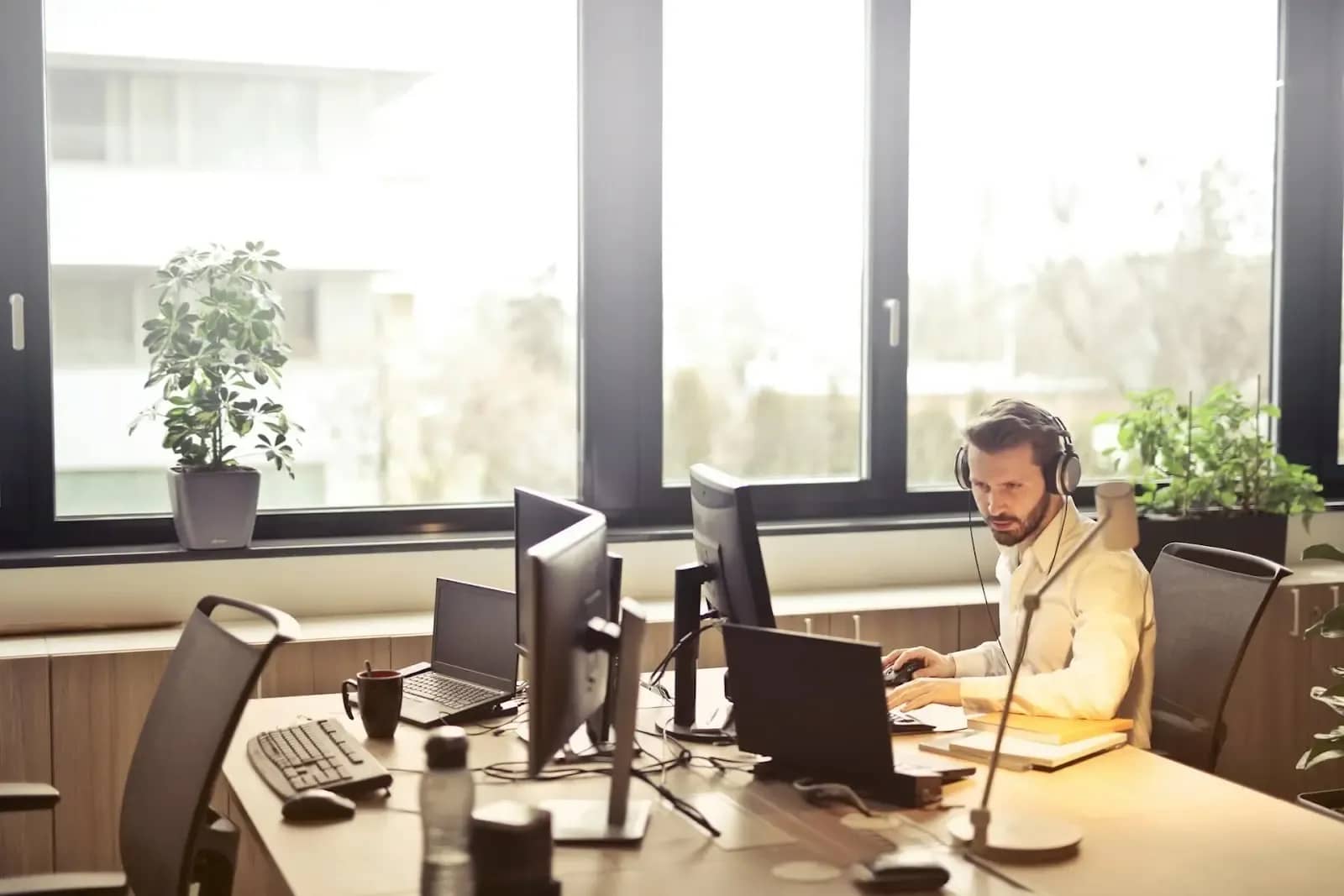 B2B lead finder tools