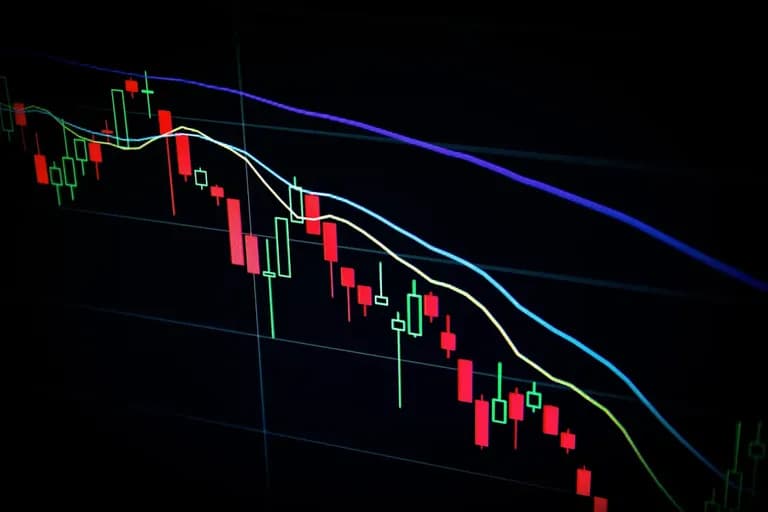 Technical vs. fundamental analysis in crypto
