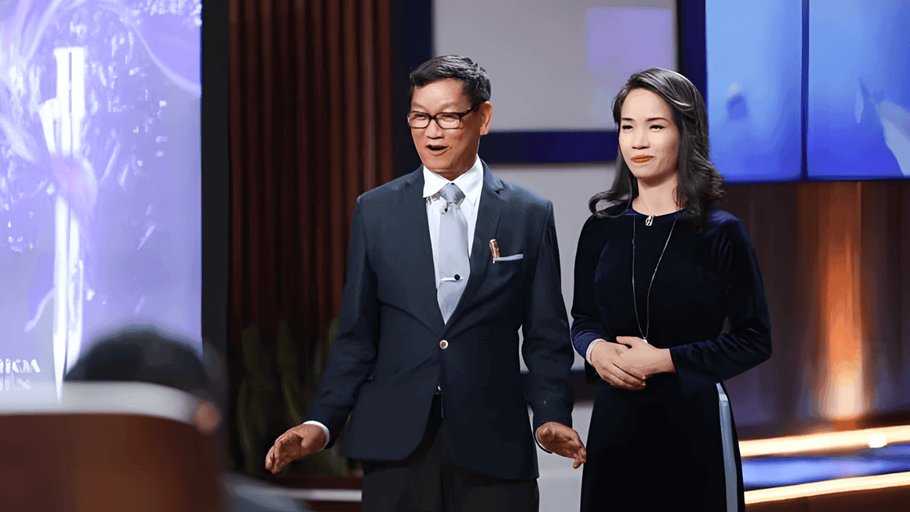 BluSaigon founder Tôn Nữ Xuân Quyên presenting her luxury pen brand on Shark Tank Vietnam