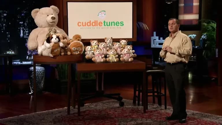 Mike Robinson presents CuddleTunes MP3 teddy bears on Shark Tank, featuring plush toys that play personalized recordings.