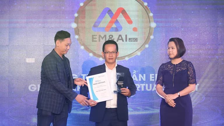 em-ai-shark-tank-vietnam-founder-award-ceremony