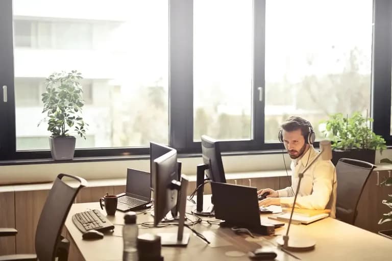 B2B lead finder tools