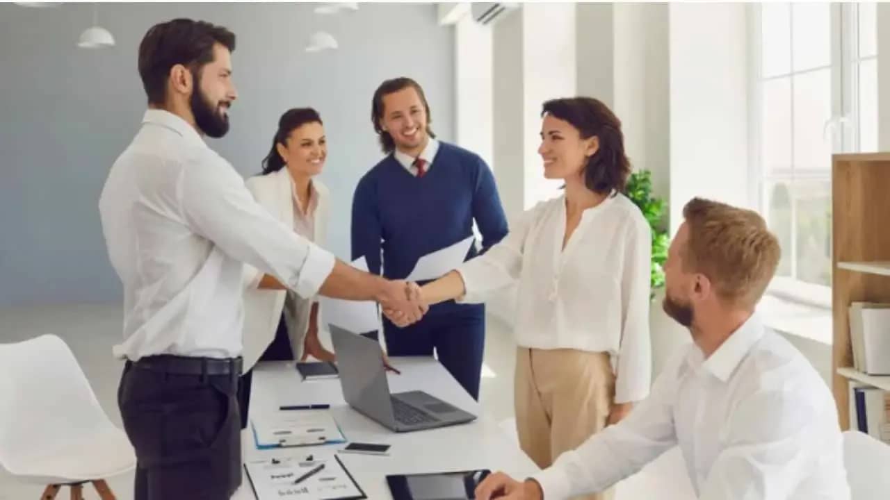 Engineering Technician vs Engineer Who Should You Hire for Your Technical Team (1)