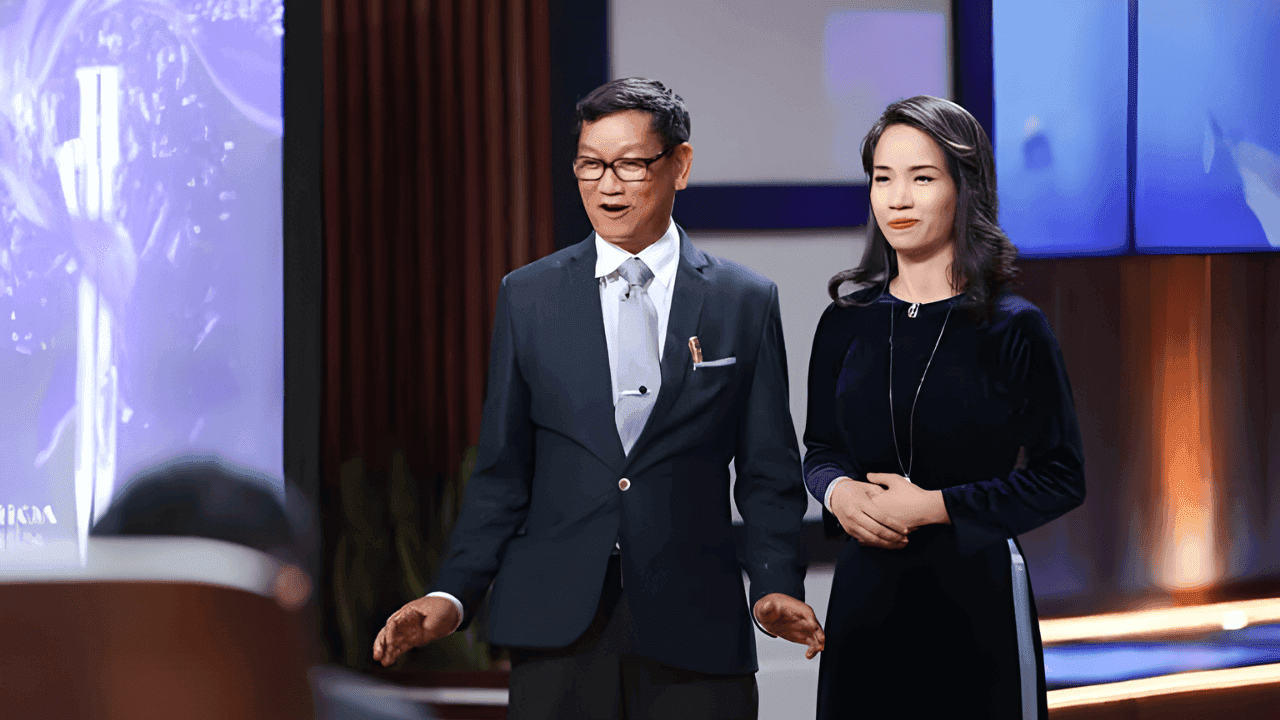 BluSaigon founder Tôn Nữ Xuân Quyên presenting her luxury pen brand on Shark Tank Vietnam