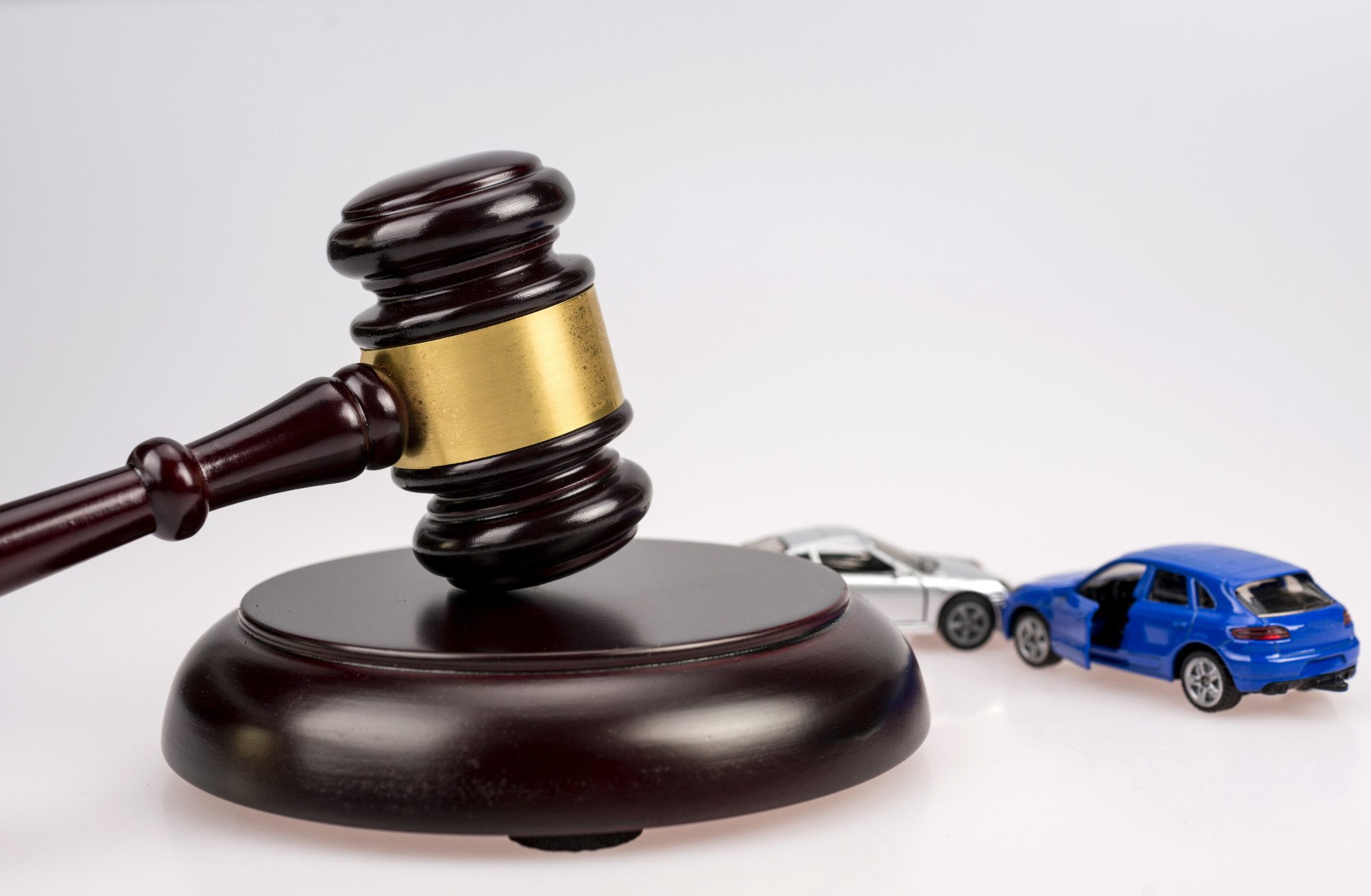 4 Reasons to Hire a Lawyer for a Car Accident