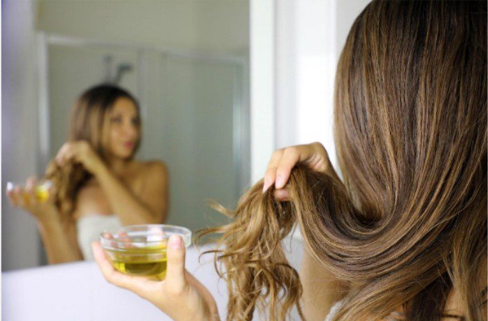 Hair Care Basics: 4 Smart Benefits of Using Bhringraj Oil