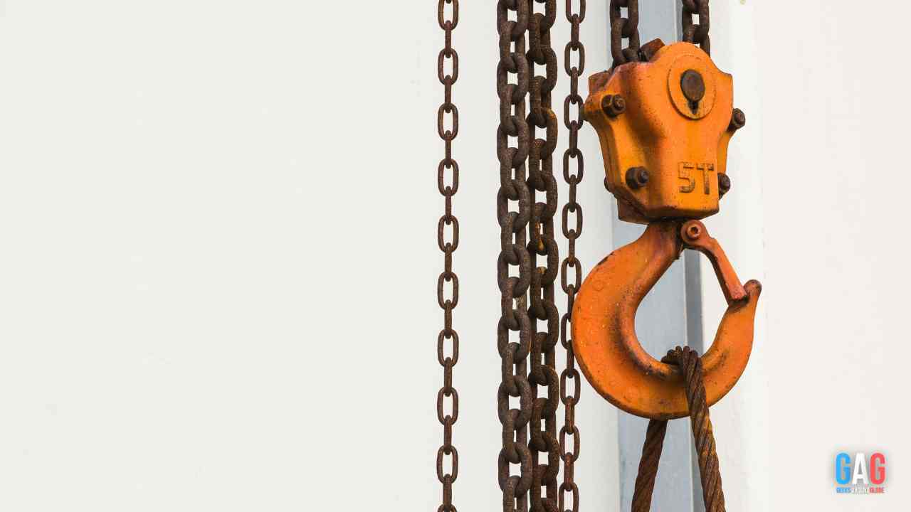 5 Benefits of Using an Electric Chain Hoist