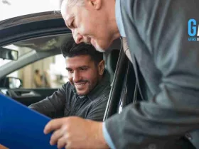 The Pros and Cons of Buying from Used Car Dealers Vs. Private Sellers