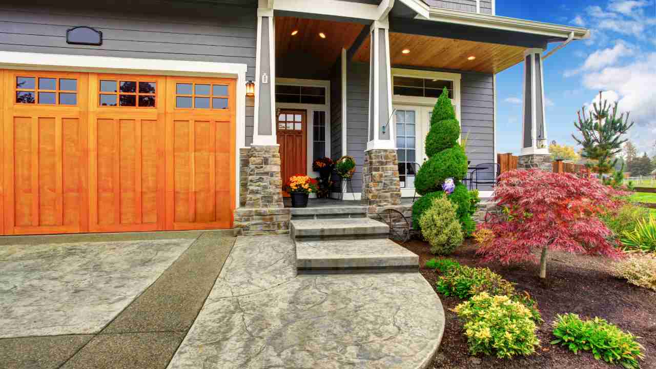 Enhancing Your Home's Curb Appeal through Professional Exterior Cleaning