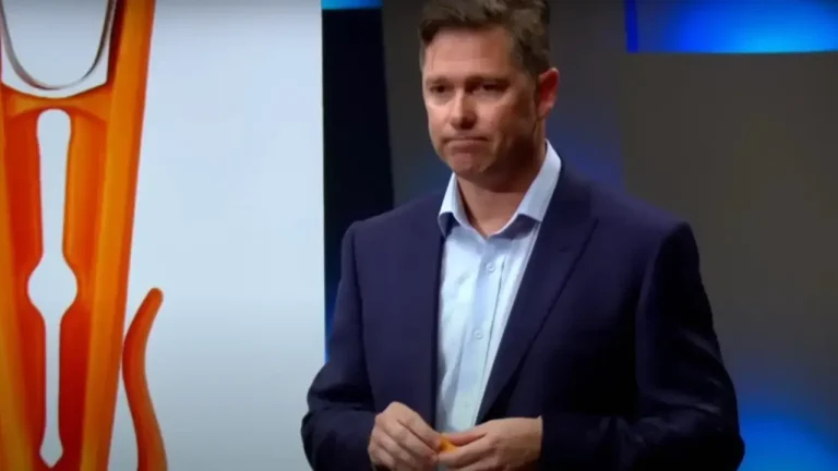 Scott Boocock presenting Hegs Pegs on Shark Tank Australia, showcasing an innovative dual-hook clothes peg design.