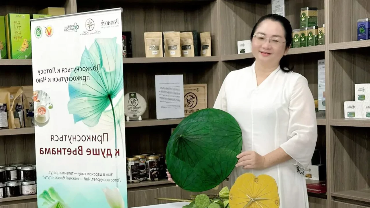 Doan Thi Hong Tham showcasing Hygie and Panacee herbal tea products in Vietnam before export to Europe and the U.S.