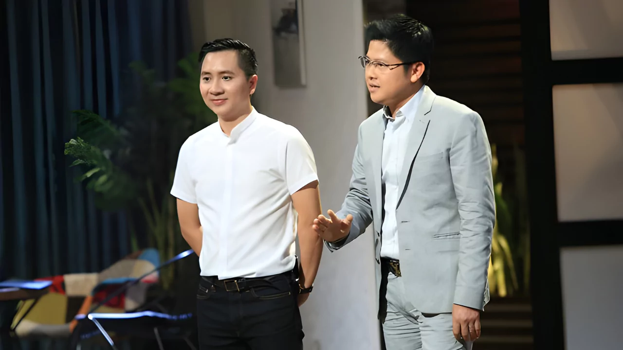 Luxstay founders pitching their business on Shark Tank Vietnam Season 3