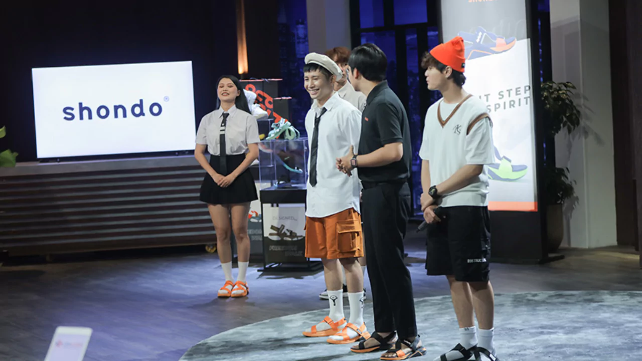 Shondo team presenting their youth footwear brand on Shark Tank Vietnam with colorful sandals on display