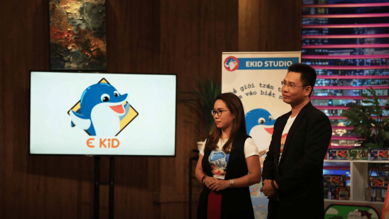 Ekid Studio founders presenting AR flashcards on Shark Tank Vietnam