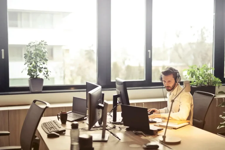 B2B lead finder tools