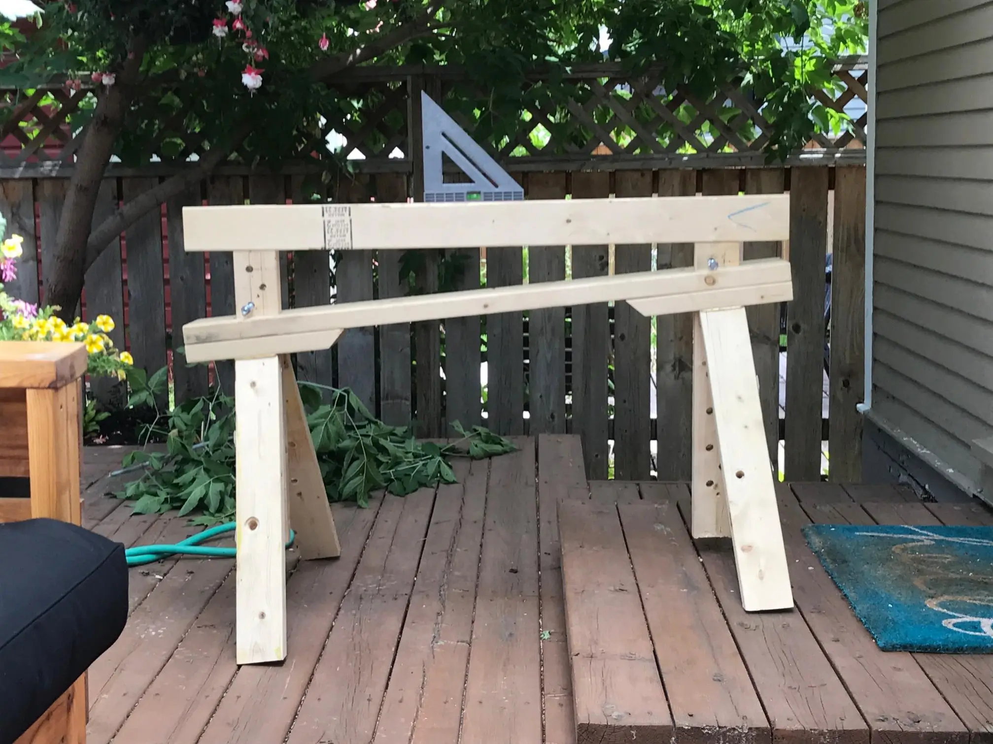 Adjustable height sawhorses