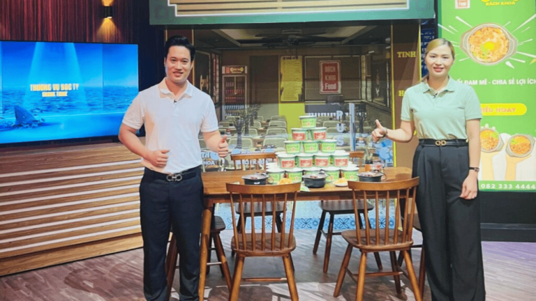Founders Nguyễn Thiệp and Đỗ Mai of Cơm Thố Bách Khoa presenting their clay pot rice brand on Shark Tank Vietnam Season 6.